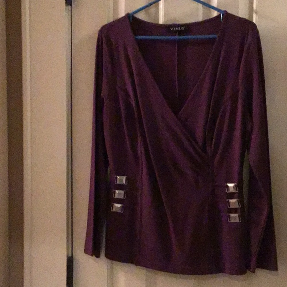 VENUS- TOP W/ACCENTS- SIZE L
